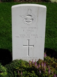 Klagenfurt War Cemetery - Hall, Ernest